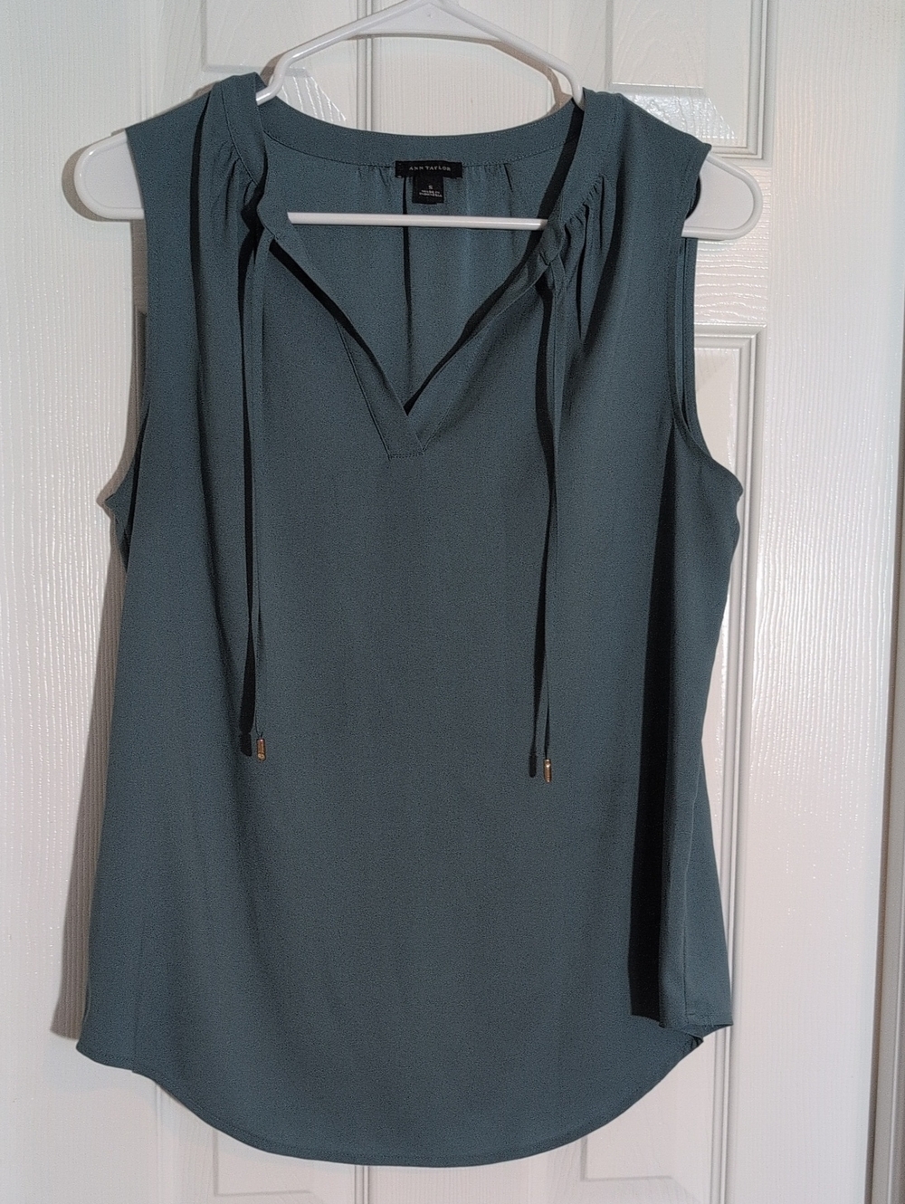 Ann Taylor Women'Small Polyester V-Neck Blouse in Blue Size Small